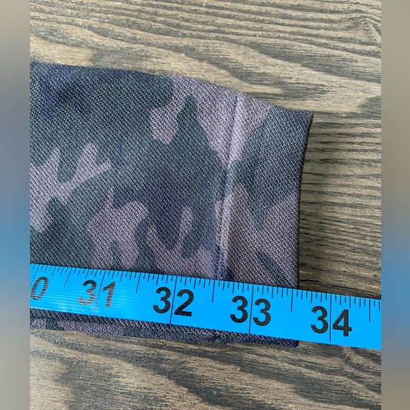 SPANX Black Gray Camo Legging Size Small - Picture 6 of 9